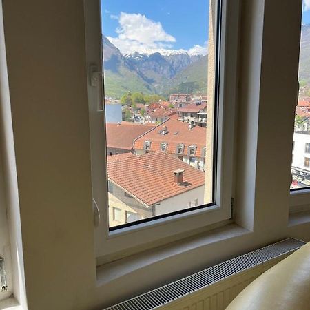 Apartment Alpi Pejë Esterno foto