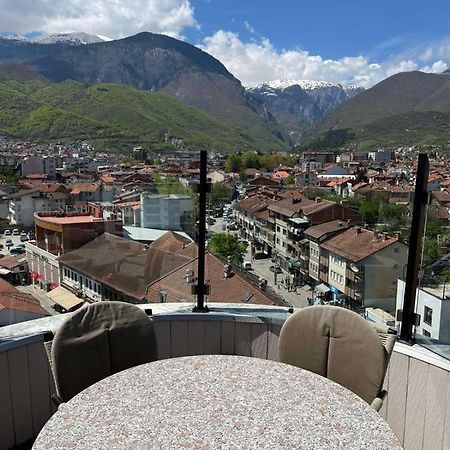 Apartment Alpi Pejë Esterno foto