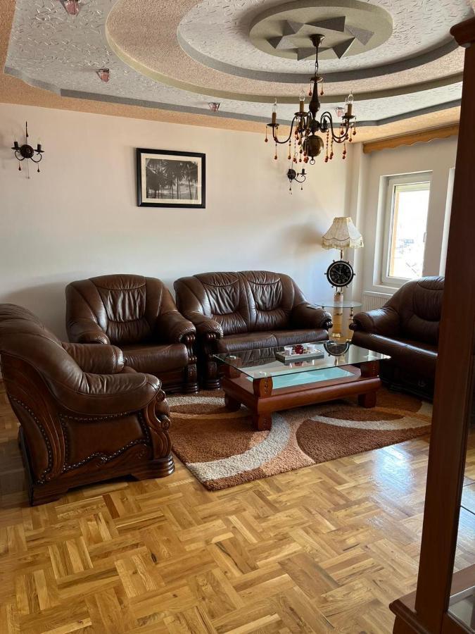 Apartment Alpi Pejë Esterno foto