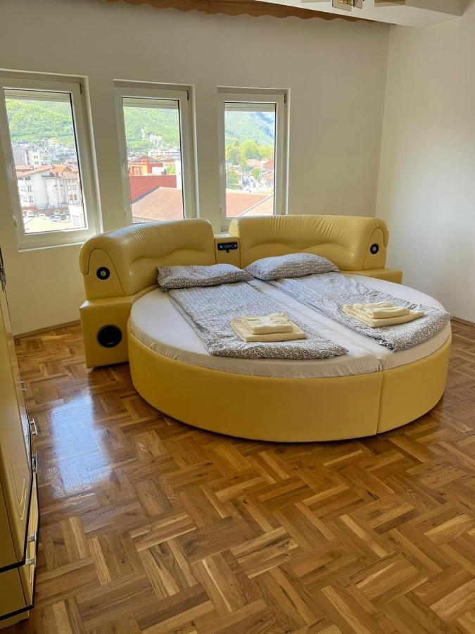 Apartment Alpi Pejë Esterno foto