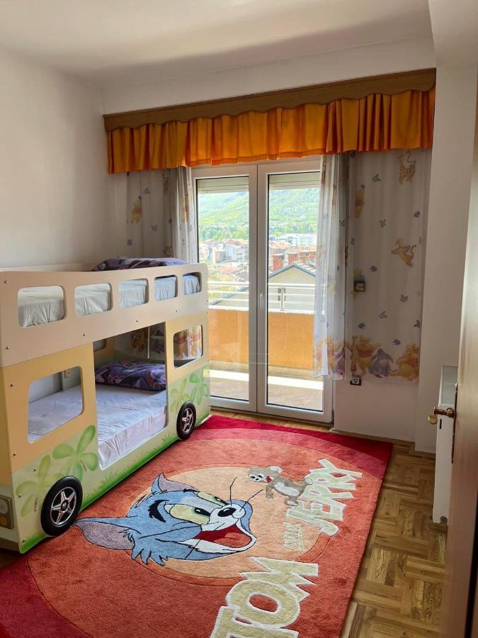 Apartment Alpi Pejë Esterno foto