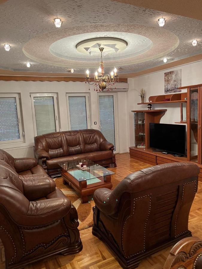 Apartment Alpi Pejë Esterno foto