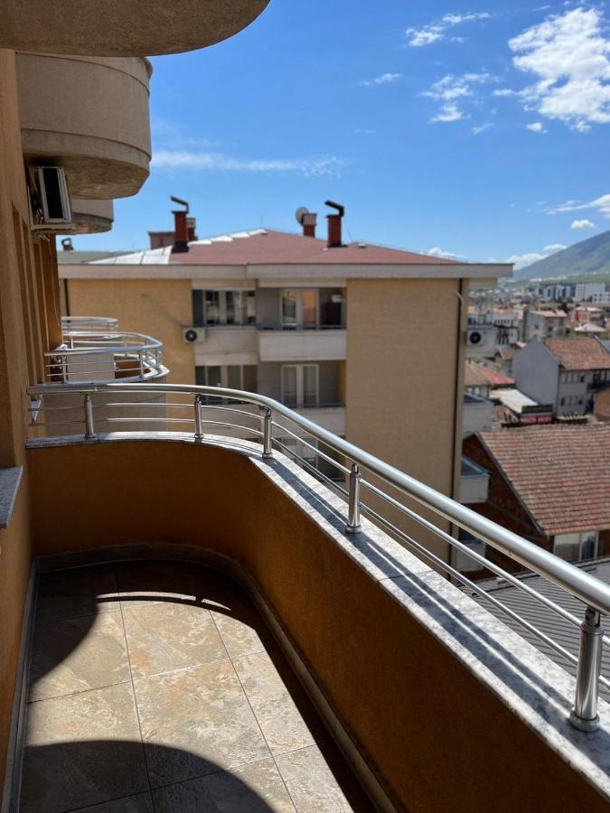 Apartment Alpi Pejë Esterno foto