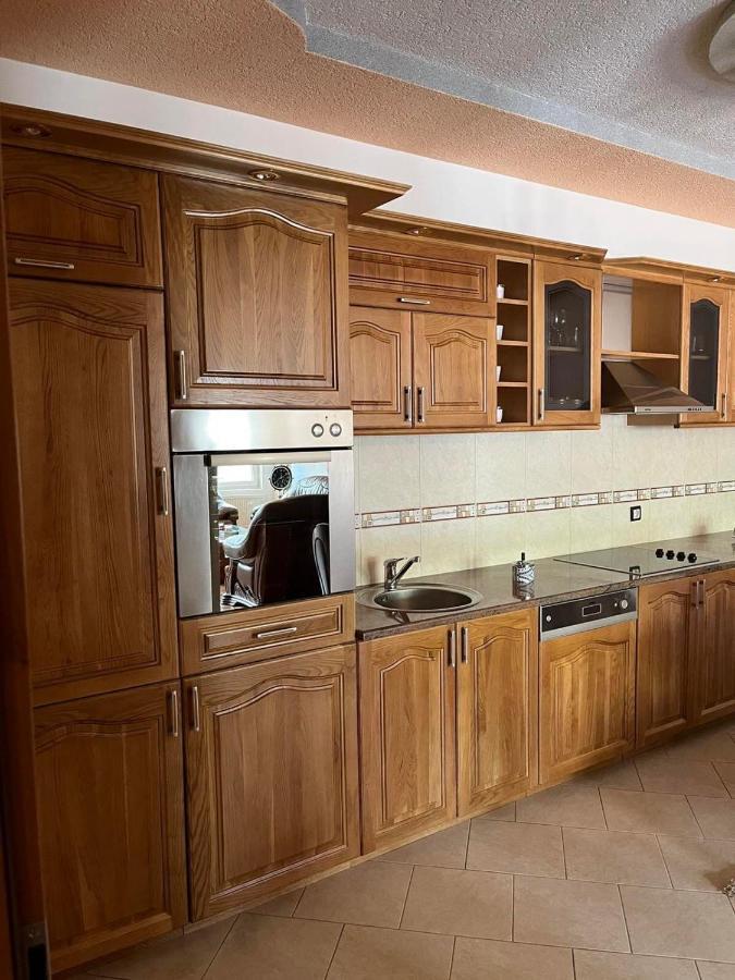 Apartment Alpi Pejë Esterno foto