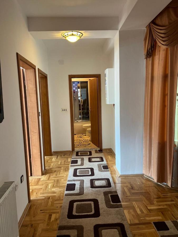 Apartment Alpi Pejë Esterno foto