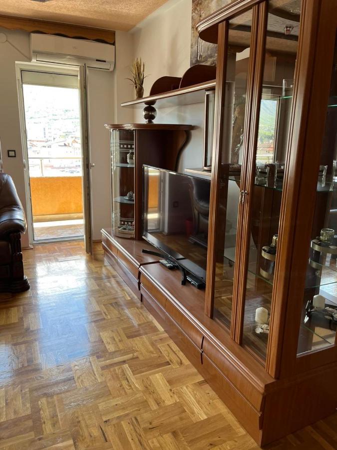 Apartment Alpi Pejë Esterno foto