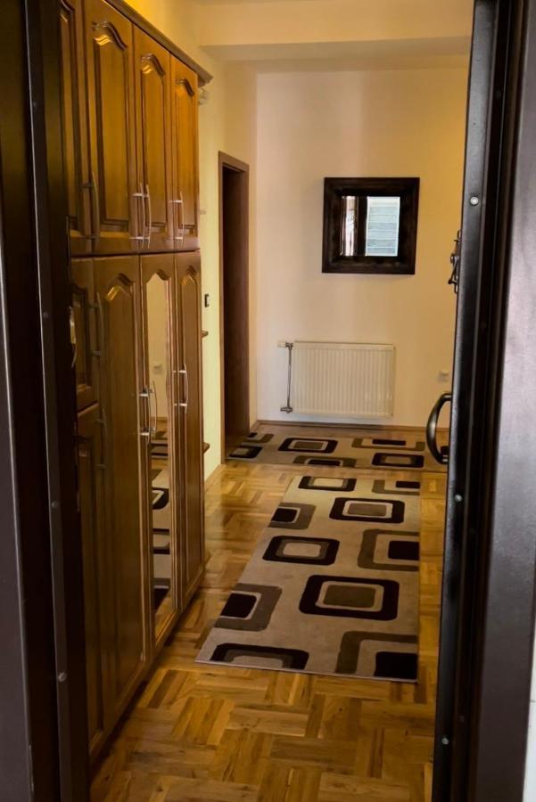 Apartment Alpi Pejë Esterno foto