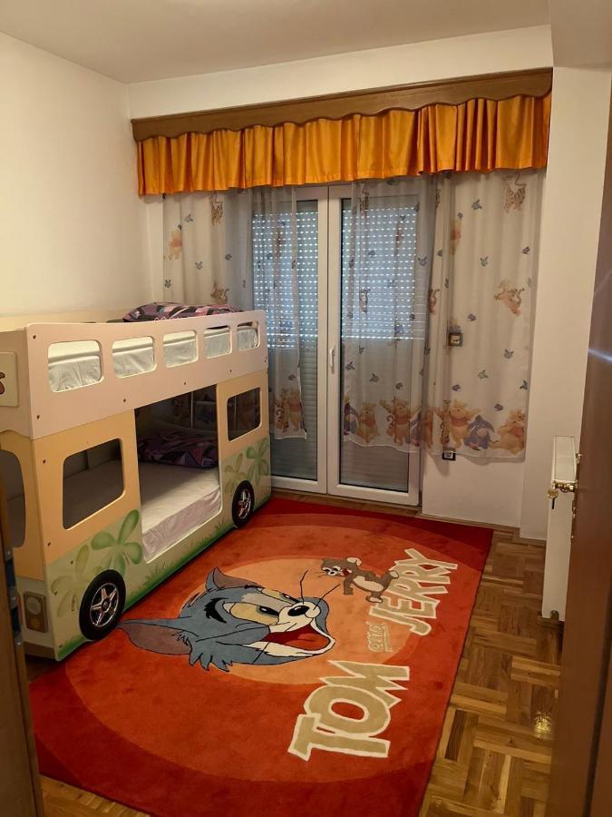 Apartment Alpi Pejë Esterno foto