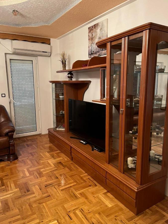 Apartment Alpi Pejë Esterno foto
