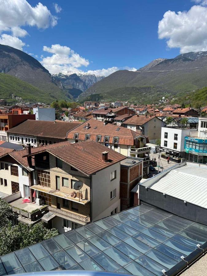 Apartment Alpi Pejë Esterno foto